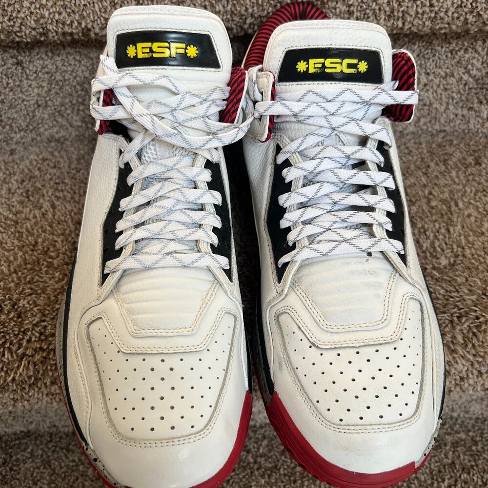 Way of Wade Men's White Leather Printed Sneakers
